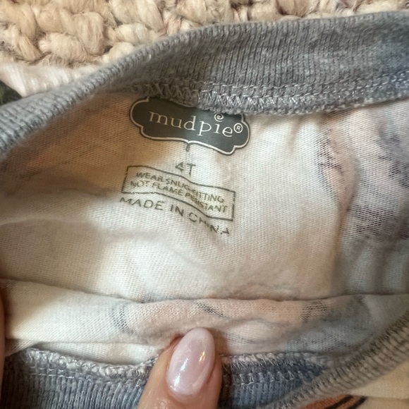 Fall pajamas size 4T - Picture 2 of 2